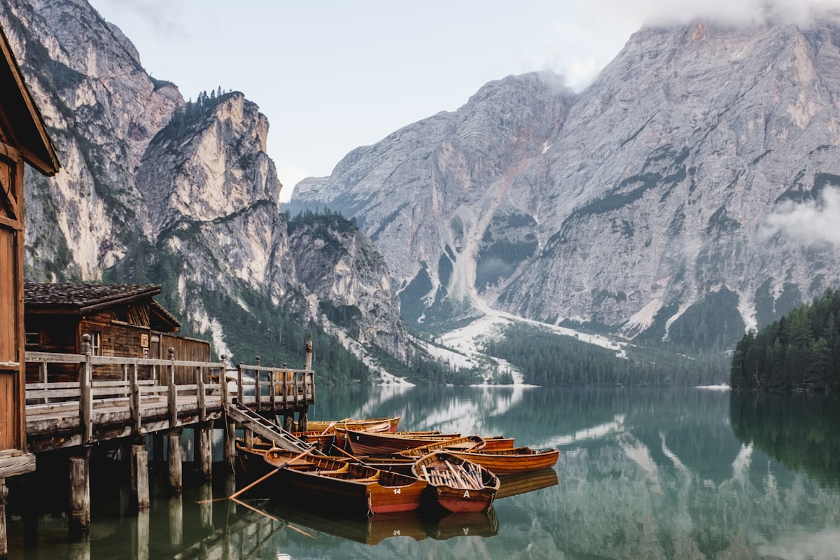Mountain lake in the North Cascades — afternoon light